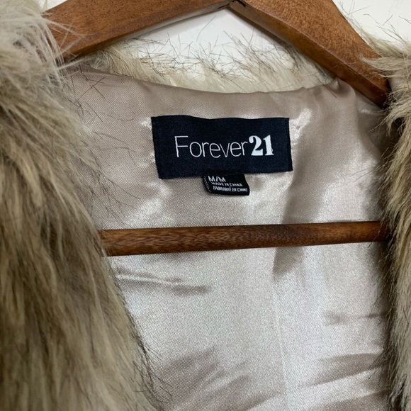 Forever 21 Faux Fur Vest - Picture 5 of 5